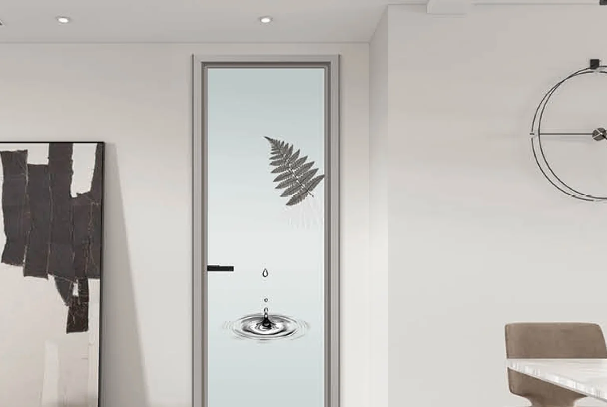 Single-leaf 35X16 slim aluminium casement door with a fern-pattern frosted glass in a dining room, design rendering